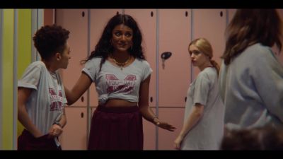 Shit! Guys, come and take a look at this. - Sex Education