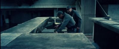- Shit. It's her.
- In daylight? - Underworld: Awakening