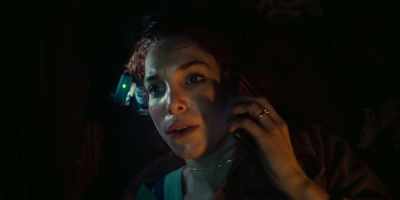 - Shit. Please don't hang up, okay?
- Hang on... - Trunk - Locked In