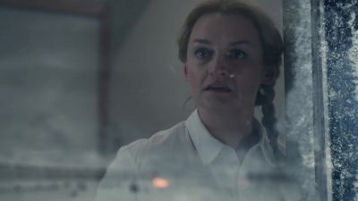 - Shit. - Snowpiercer