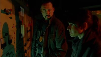 - Shit...
- (Screeching) - The Strain