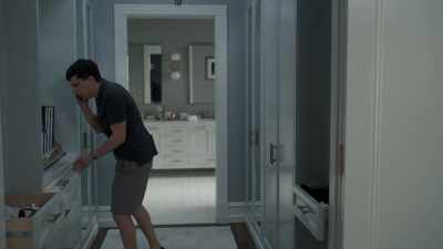 - Shit, wait. I-I gotta go.
- [ RACHEL LAUGHING ] - Fleishman Is in Trouble