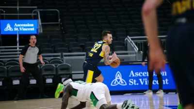 - [shoes squeaking]
- [unintelligible chatter] - Destination NBA: A G League Odyssey