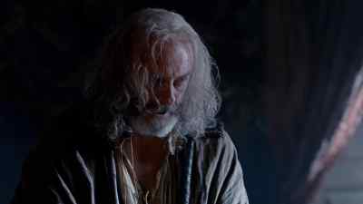 Shoot him, Porthos. - The Musketeers