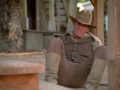 Shoot, missed high. - Lois & Clark: The New Adventures of Superman