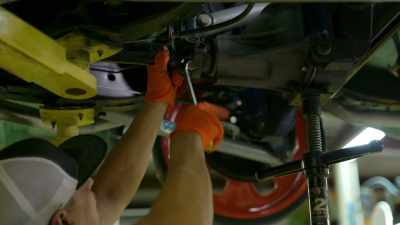 [Shorty] So, only one section
is gonna get shortened
on this driveshaft. - Shorty's Dream Shop