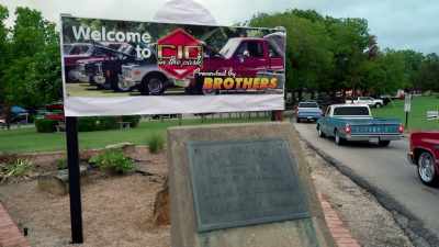 [Shorty] We're at
C10s in the Park. - Shorty's Dream Shop