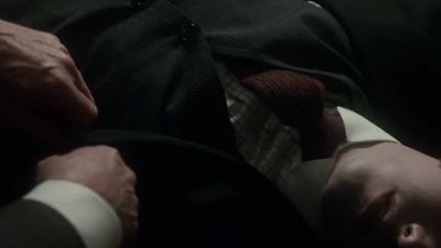 - Shot, you think?
- Hmm... - Murdoch Mysteries