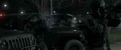 (shots firing)
(glass shattering) - Alarum