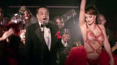 ♪ Should auld acquaintance
Be forgot... ♪ - Stevie Van Zandt: Disciple