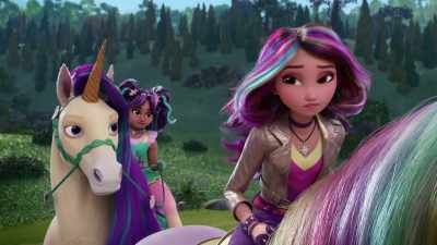 - Should we go back for Isabel and River?
- But it's right there. - Unicorn Academy
