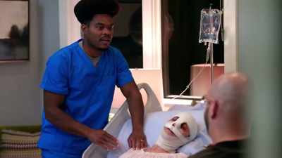 - Should I give her morphine?
- No! Don't give her more morphine. - Prank Encounters