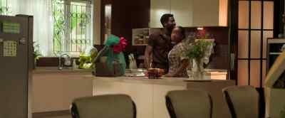 - Should I leave?
- [doorbell] - Christmas in Lagos
