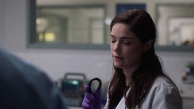 - Should I page Dr. Candelario?
- No. - New Amsterdam