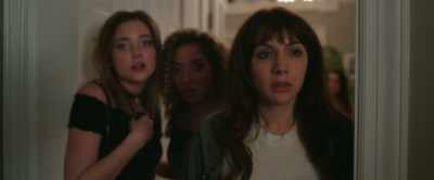 - Should I say something to her?
- Like what? - Banana Split