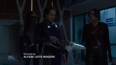 - Should've stuck to decaf.
- Look. - Supergirl