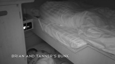 - [ shouting ]
Oh! Mi----! - Below Deck