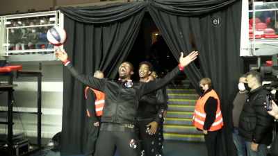[SHOUTING] - Harlem Globetrotters: Play It Forward