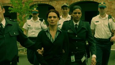 [SHOUTING] We believe in you! - Wentworth