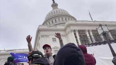 (shouts)
Look at D.C.! Look at it!
Look at D.C.! - Four Hours at the Capitol