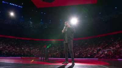 - Shouts out to you.
- [crowd members whooping] - Kevin Hart: Irresponsible