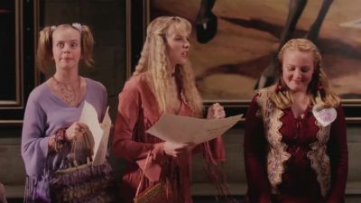 Show us where Char showers - Ella Enchanted