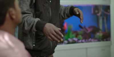 Show us! Hold out your hands! - Crime Stories: India Detectives
