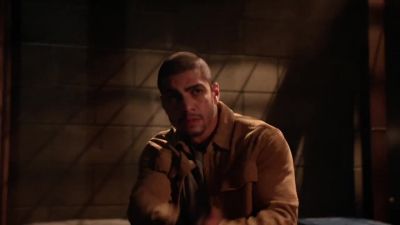 SHOW YOURSELF.
NOBODY HAS TO GET HURT. - Arrow