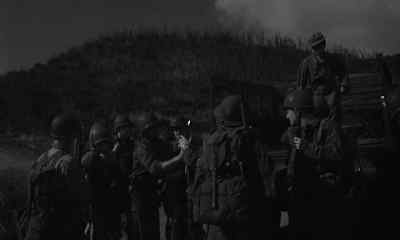 Showalter, get your squad
together and follow me. - War Hunt
