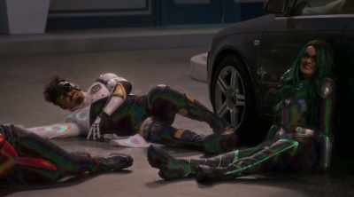 -[shrieks]
-[Onyx grunts] - The Villains of Valley View