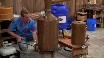 Shua, he hasn't got him
a jar out. - Moonshiners: Master Distiller