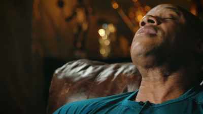 SHURIE: I'm tapping him
on the shoulder saying, - Breaking Olympia: The Phil Heath Story