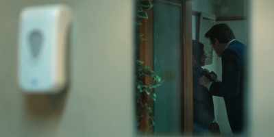 - Shut your mouth!
- [stall door opens] - Bad Sisters