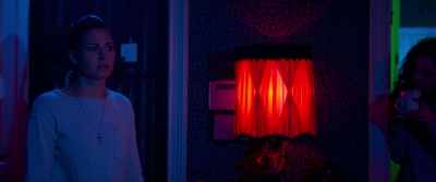 -[shutter clicks]
-[Liz grunts] - A Creature Was Stirring
