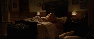 - Sí.
- Cuidado. - Bone Tomahawk