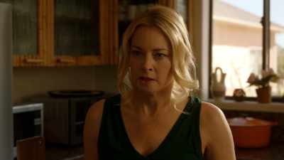 - Sí, lo hice, y me lo debía. - Couples Retreat Murder