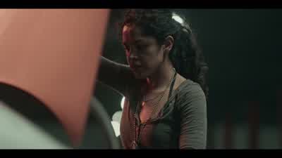 Si te mueves, te mato. - Dark Desire