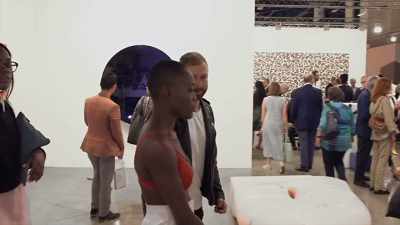 Si vas a una feria de arte, - Blurred Lines: Inside the Art World