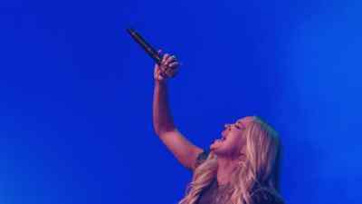 Sick.
Look at that light. - Carrie Underwood: Reflection