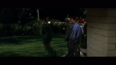 Sid? Sid? Derek! Sid? Whoa. Sid! - Scream 2