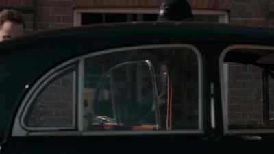 SIDNEY:
Money to pay the driver. - Grantchester