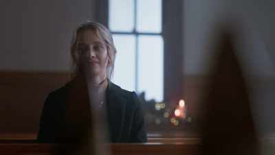 -[Sienna] OK, squeeze in.
Here we go. From the top. - Mistletoe Ranch