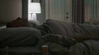 [sighs]
Come to bed. - Kidding