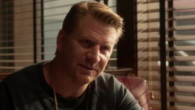 [sighs]
I'll make you two some lunch. - Ray Donovan