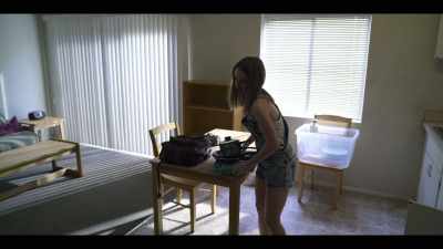 [sighs] I'm just...
taking some stuff upstairs. - Unbelievable