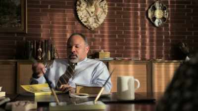 [sighs] I'm sorry, Bets.
Uh, I don't think he's coming. - On Becoming a God in Central Florida