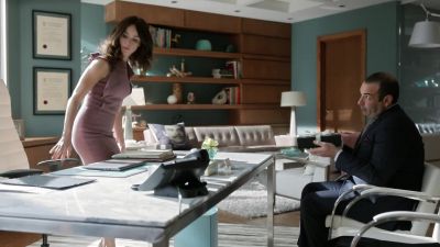 - (SIGHS) Is that a bomb?
- It's a gift. - Suits