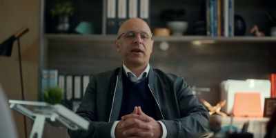 - [sighs] Jeremy's the worst.
- [laughs]-Principal Young. - Circuit Breakers