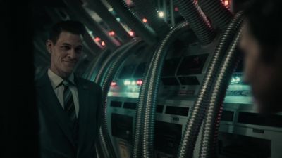 [sighs]
Kevin. - Snowpiercer