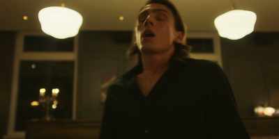 [sighs] Let me guess.
You'’re getting drunk. - My Fake Boyfriend